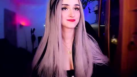 Snapshot of miladyjolie chatting on January 8, 12:38 am MiladyJolie online show from January 8, 12:38 am