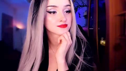 Snapshot of miladyjolie chatting on January 9, 3:36 am MiladyJolie online show from January 9, 3:36 am