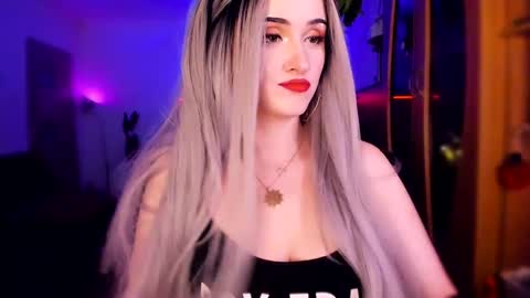 Snapshot of miladyjolie chatting on January 17, 4:49 am MiladyJolie online show from January 17, 4:49 am