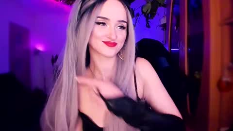 Snapshot of miladyjolie chatting on January 25, 12:27 am MiladyJolie online show from January 25, 12:27 am