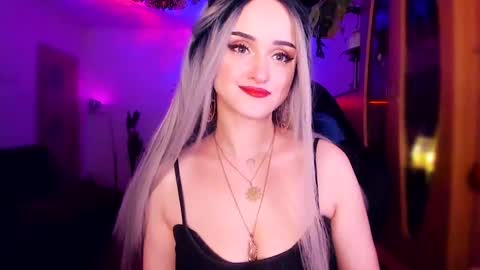 Snapshot of miladyjolie chatting on February 5, 5:41 am MiladyJolie online show from February 5, 5:41 am