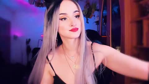 Snapshot of miladyjolie chatting on February 7, 2:29 am MiladyJolie online show from February 7, 2:29 am