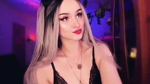 Snapshot of miladyjolie chatting on February 19, 4:44 am MiladyJolie online show from February 19, 4:44 am