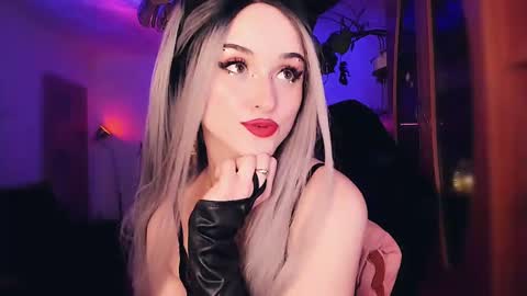 Snapshot of miladyjolie chatting on February 25, 4:35 am MiladyJolie online show from February 25, 4:35 am