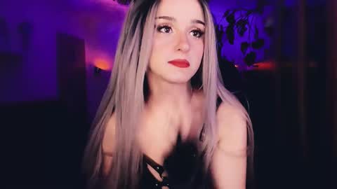 Snapshot of miladyjolie chatting on September 9, 2:22 am MiladyJolie online show from September 9, 2:22 am