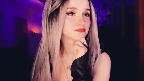 Snapshot of miladyjolie chatting on September 12, 3:17 am MiladyJolie online show from September 12, 3:17 am