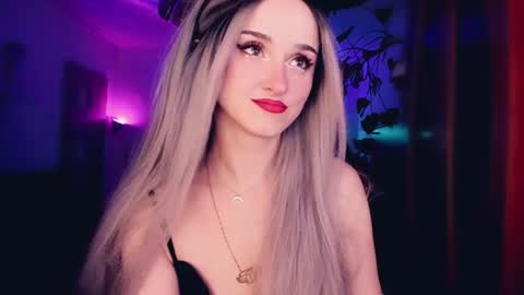 Snapshot of miladyjolie chatting on October 21, 6:14 am MiladyJolie online show from October 21, 6:14 am