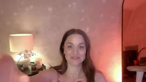 Snapshot of milafleur chatting on November 18, 3:49 pm Mila Fleur online show from November 18, 3:49 pm