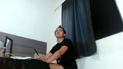 Snapshot of milahot23 chatting on January 12, 9:51 am mila online show from January 12, 9:51 am