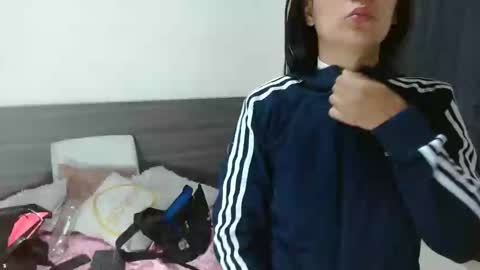 Snapshot of milahot23 chatting on February 12, 9:20 am mila online show from February 12, 9:20 am