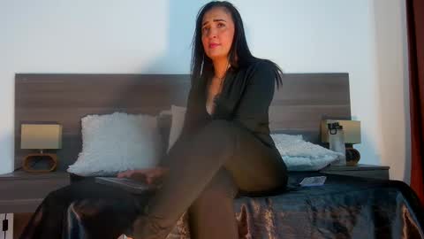 Snapshot of milahot23 chatting on December 4, 6:27 pm mila online show from December 4, 6:27 pm