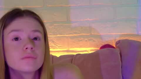 MilanaBalmain online show from November 17, 4:51 am