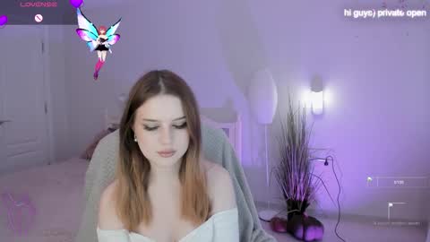 milanamoons online show from November 2, 9:55 am