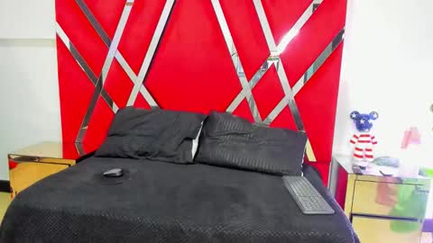 milanx2 online show from November 8, 9:02 pm