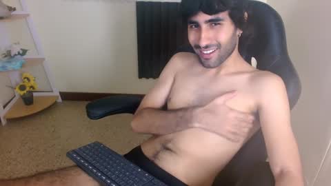 Snapshot of milanzaire chatting on December 12, 4:59 am milanzaire online show from December 12, 4:59 am