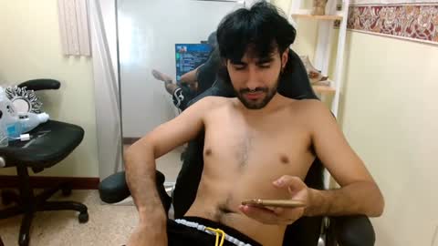 Snapshot of milanzaire chatting on January 8, 4:02 am milanzaire online show from January 8, 4:02 am