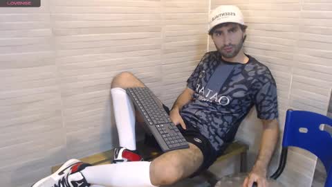 Snapshot of milanzaire chatting on March 12, 2:41 am milanzaire online show from March 12, 2:41 am