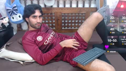 Snapshot of milanzaire chatting on March 12, 11:33 pm milanzaire online show from March 12, 11:33 pm