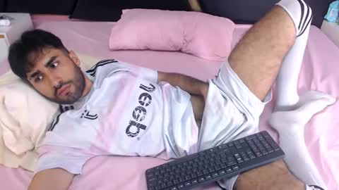 Snapshot of milanzaire chatting on September 29, 11:31 pm milanzaire online show from September 29, 11:31 pm