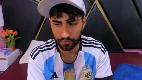 Snapshot of milanzaire chatting on October 23, 1:49 am milanzaire online show from October 23, 1:49 am