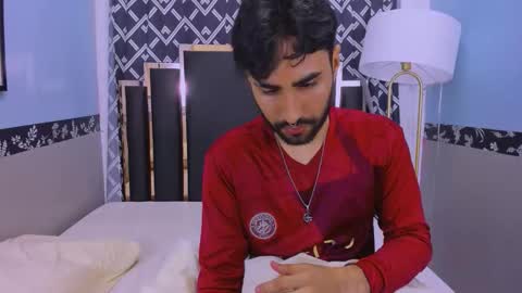 Snapshot of milanzaire chatting on October 24, 12:30 am milanzaire online show from October 24, 12:30 am