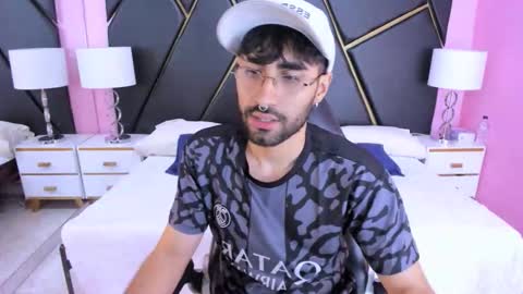 Snapshot of milanzaire chatting on November 7, 2:55 am milanzaire online show from November 7, 2:55 am