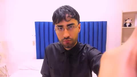 Snapshot of milanzaire chatting on November 28, 11:29 pm milanzaire online show from November 28, 11:29 pm