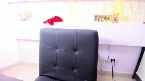 Mila Rose online show from December 17, 5:47 pm