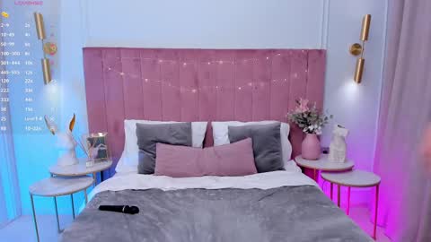 Mia online show from February 21, 11:44 am