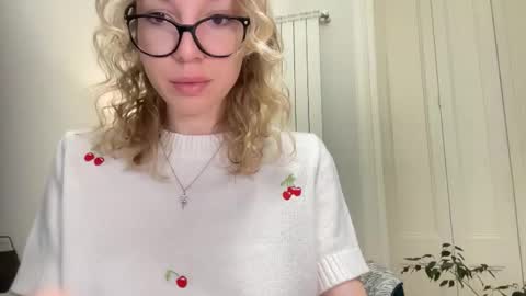 Mila online show from September 21, 3:35 pm