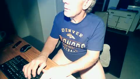 Milehi1958 online show from October 20, 12:44 am