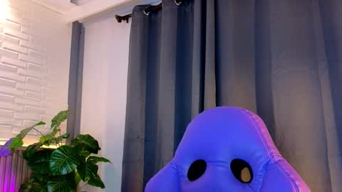 milena_lawson online show from October 25, 11:40 am