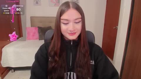 Snapshot of miley_baker chatting on October 18, 3:13 pm Miley online show from October 18, 3:13 pm