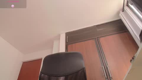 Snapshot of miley_baker chatting on December 3, 2:59 pm Miley online show from December 3, 2:59 pm