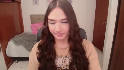 Snapshot of miley_baker chatting on December 4, 2:48 pm Miley online show from December 4, 2:48 pm