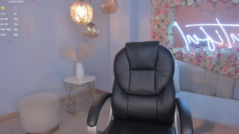 Snapshot of mileycruz_ chatting on December 2, 1:36 am Miley Cruz IG miley model23 online show from December 2, 1:36 am