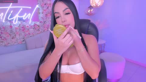 Snapshot of mileycruz_ chatting on December 4, 5:16 am Miley Cruz IG miley model23 online show from December 4, 5:16 am