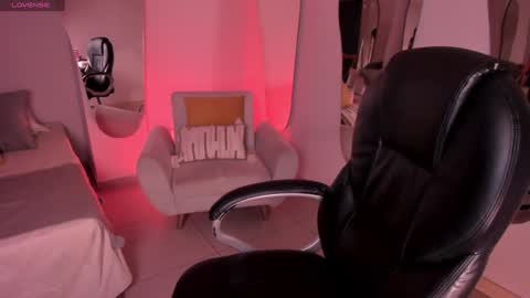 Snapshot of mileycruz_ chatting on December 11, 3:35 am Miley Cruz IG miley model23 online show from December 11, 3:35 am