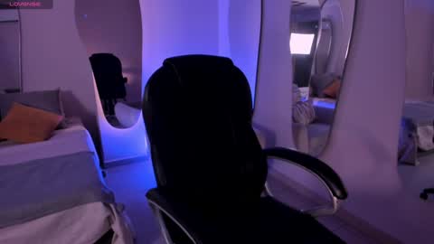 Snapshot of mileycruz_ chatting on December 13, 4:00 am Miley Cruz IG miley model23 online show from December 13, 4:00 am