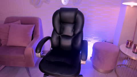 Snapshot of mileycruz_ chatting on February 2, 1:34 am Miley Cruz IG miley model23 online show from February 2, 1:34 am