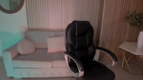 Snapshot of mileycruz_ chatting on February 18, 6:15 am Miley Cruz IG miley model23 online show from February 18, 6:15 am