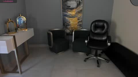 Snapshot of mileycruz_ chatting on October 6, 11:18 am Miley Cruz IG miley model23 online show from October 6, 11:18 am