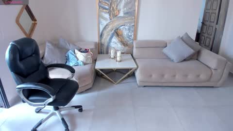 Snapshot of mileycruz_ chatting on October 17, 7:38 pm Miley Cruz IG miley model23 online show from October 17, 7:38 pm