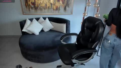 Snapshot of mileycruz_ chatting on October 29, 8:54 pm Miley Cruz IG miley model23 online show from October 29, 8:54 pm