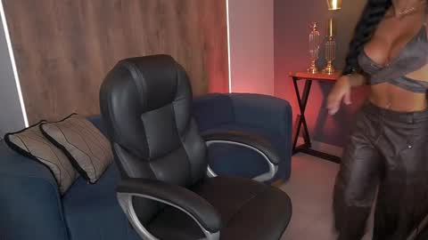 Snapshot of mileycruz_ chatting on October 31, 8:54 pm Miley Cruz IG miley model23 online show from October 31, 8:54 pm