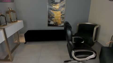 Snapshot of mileycruz_ chatting on November 8, 7:23 pm Miley Cruz IG miley model23 online show from November 8, 7:23 pm