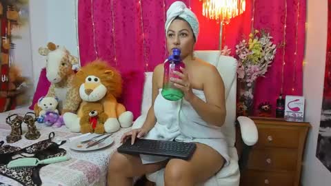 Nakary Bustamante online show from February 8, 1:54 am