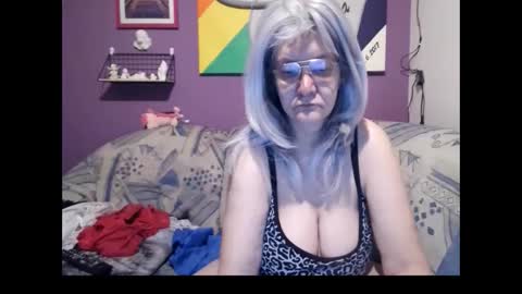 Milfchantal online show from February 17, 7:58 am