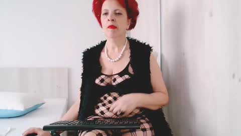 Milfsupreme online show from November 26, 1:01 pm