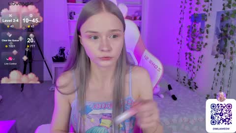 Snapshot of miliameow chatting on December 15, 8:47 pm Milia online show from December 15, 8:47 pm